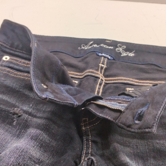 American Eagle dark blue denim stretch size 4 shorts frayed hem - Picture 5 of 9